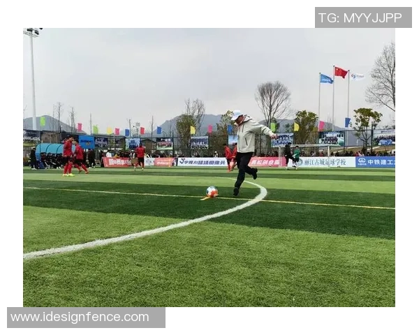 激情四溢的绿茵场上足球梦想从这里起航让我们一起为胜利呐喊 激情四溢的绿茵场上足球梦想从这里起航让我们一起为胜利呐喊